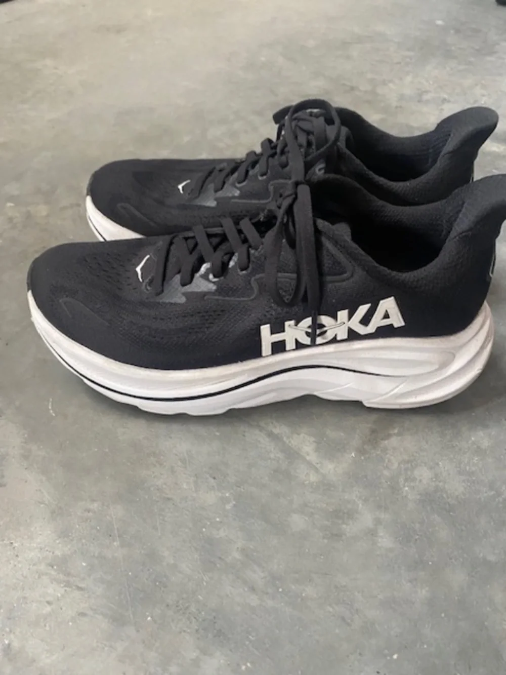 Hoka Black And White Clifton 10 Running Sneakers Size 9 - Picture 7 of 11